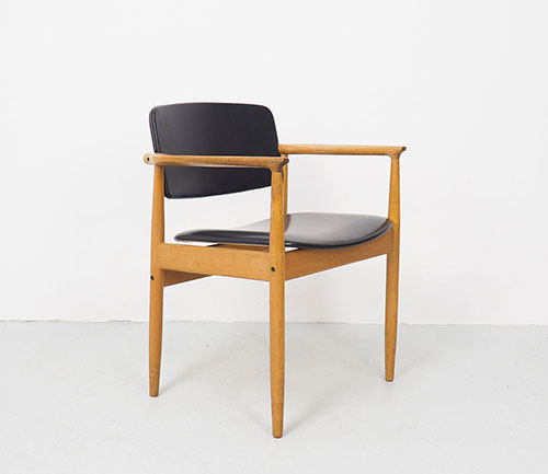 Farsoblack3 Farso Deens design stoel zwart skai, 1960'sFarso stolefabrik, Deens design, deense stoel, zwart skai, 1960&#39;s, organische vormen, mid century modern, danish design, vintage design, vintage stoel.