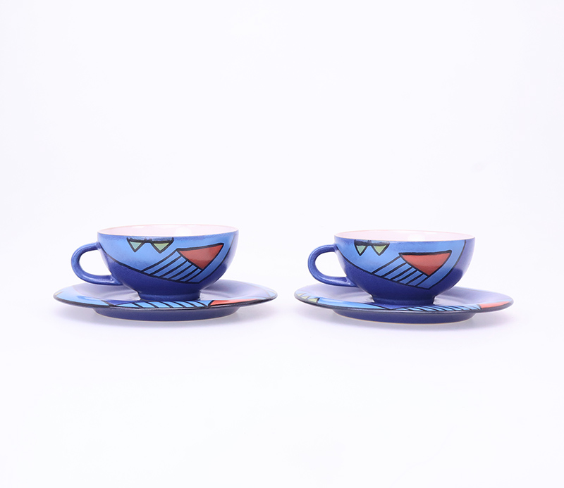 KMKsetgroot22 Set vintage KMK kop en schotels in Memphis stijl, jaren 80.KMK kop en schotels, vintage kop en schotel, Memphis stijl servies, jaren 80 servies, geometrisch aardewerk, retro koffieset, vintage keramiek, design servies, blauw keramiek, Memphis design, kleurrijk servies, jaren 80 design