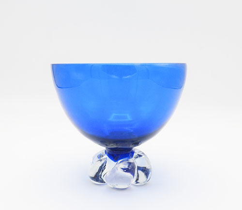 asedakomblauw1 Vintage blauw glazen schaaltje op voet, jaren 60Vintage, blauw, glazen schaaltje, schaal op voet, Aseda, jaren 60, sweden, scandinavië, Duitsland.