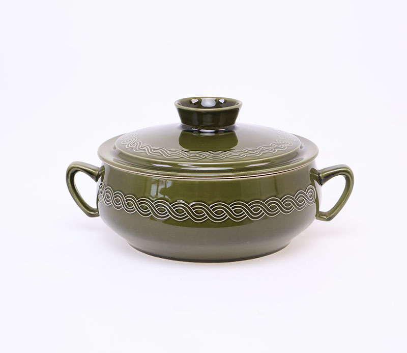 frisdekschaalgroen2 Fris Edam Cordella dekschaal mosgroen, 1967fris edam, cordella, fris edam cordella, willem hendrik de vries, vintage dekschaal, nederlands keramiek, jaren 60 keramiek, mosgroen keramiek, fris holland, serveerschaal met deksel, kabelrand decor, mid century keramiek, retro servies, vintage interieur, aardewerk schaal