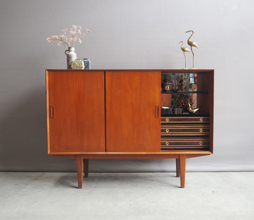 Charlotte Bronte Traditioneel Matroos Verkocht: Deens design vintage highboard teak