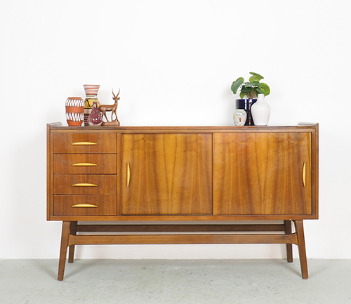 kopen Factuur Supplement Klein vintage dressoir, 1950's