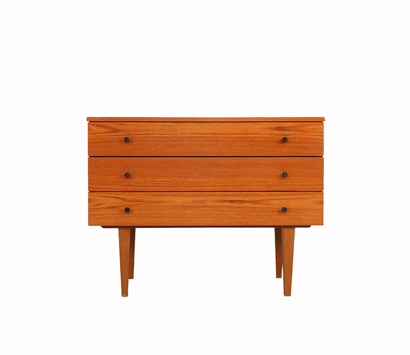 ladekastzwartknop7 Vintage teak ladekast met 3 lades, jaren 60vintage teak ladekast, teak ladekast jaren 60, vintage commode, Scandinavisch design, mid century ladekast, teak kast, 3 lades, vintage opbergkast, Deens design, slaapkamerkast, teak meubel, jaren 60 meubel
