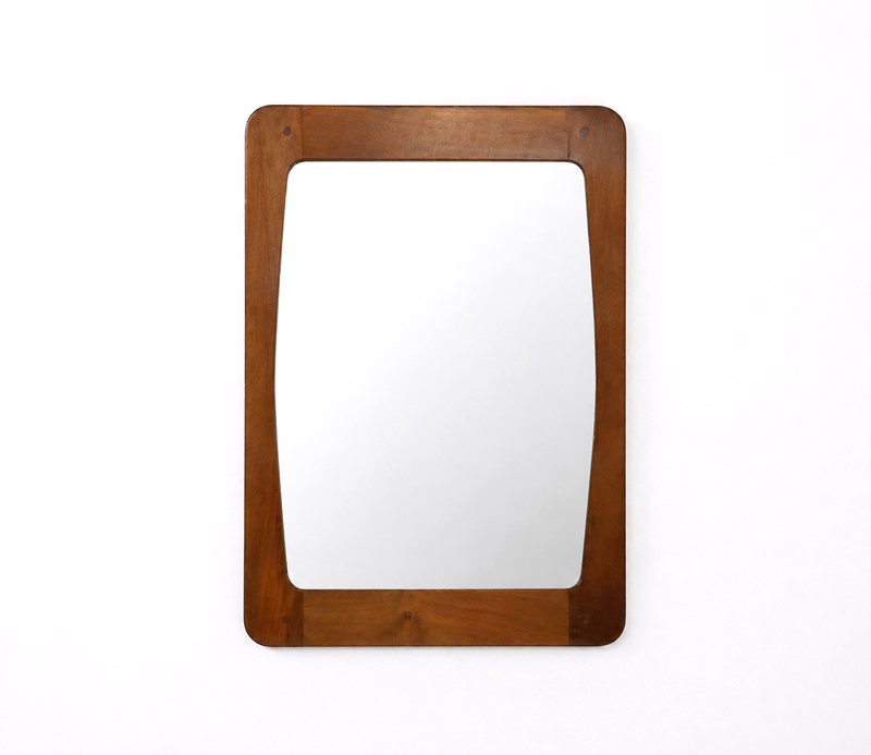 mirrorbolighus118 Accessoires: Vintage houten spiegel van Aksel Kjersgaard voor Illums Bolighus, 1960sAksel Kjersgaard, Illums Bolighus, vintage spiegel, houten wandspiegel, Deens design, Scandinavische spiegel, jaren 60, organische spiegel, mid century mirror, Deense vintage spiegel