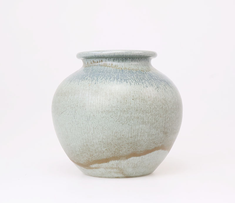 pastelvaas2 Vintage Nederlandse handgemaakte aardewerken vaas met groen glazuurNederlandse vaas, studiokeramiek, handgemaakte vaas, aardewerken vaas, vintage keramiek, Nederlandse pottery, Hazerswoude keramiek, groene vaas, keramische vaas, vintage aardewerk, studiopottery, keramiek Nederland, handgedraaide vaas, vintage interieur, decoratieve vaas