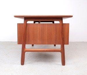 omannjun75desk10