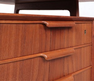 omannjun75desk11