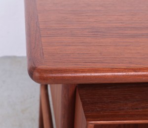 omannjun75desk3