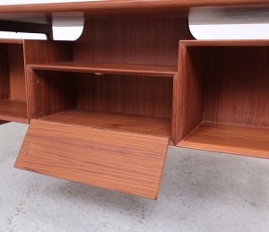 omannjun75desk5