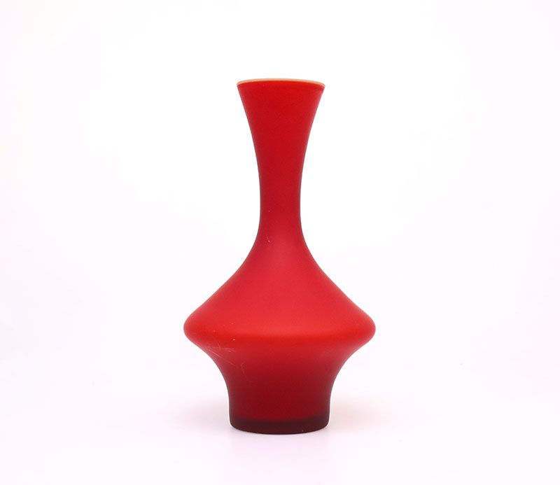 rodeglasvaas2 Vintage Opaline Florence satijnglazen vaas door Carlo Moretti, Italië jaren 60Opaline Florence, Carlo Moretti, Italiaanse vaas, satijnglas vaas, vintage glas, Italiaans design, rood glas, opaline glas, Murano stijl, design vaas jaren 60, vintage Italiaanse vaas, dubbelwandig glas, sculpturale vaas, mid century glas, Carlo Moretti vaas
