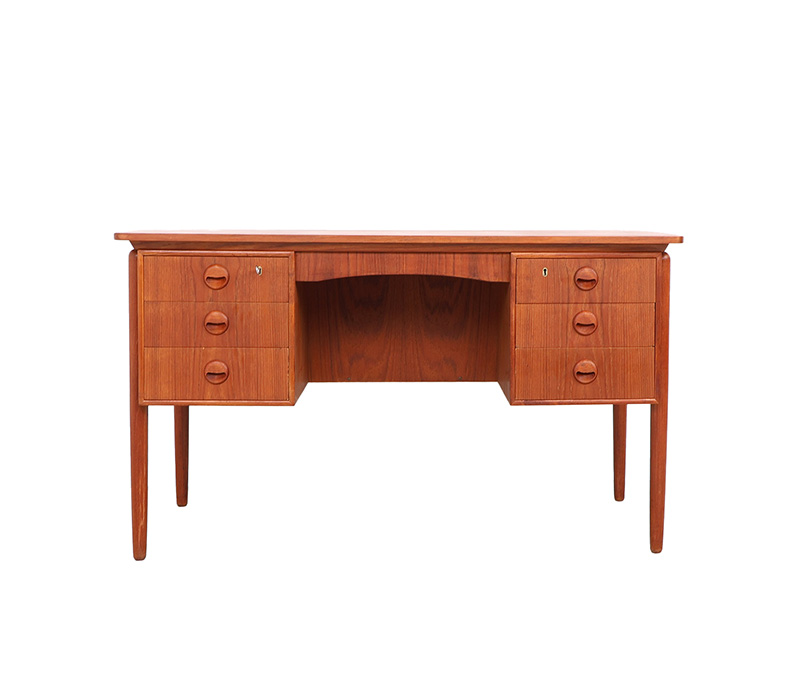 teakbureau13 Deens teak vintage bureau, jaren 60Deens design bureau, vintage bureau jaren 60, teak bureau, mid-century bureau, bureau met lades, Deens vintage meubel, organisch bureaublad, vintage teakfineer bureau