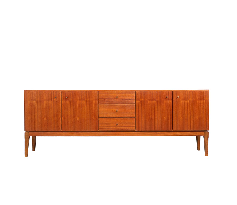 teakdressoir12 Vintage teakhouten dressoir met deuren en lades, jaren 60vintage dressoir, teak dressoir, mid-century dressoir, dressoir jaren 60, vintage kast, Deens design stijl, Duitse vintage kast, teakfineer dressoir, lang dressoir, kast met lades en deuren