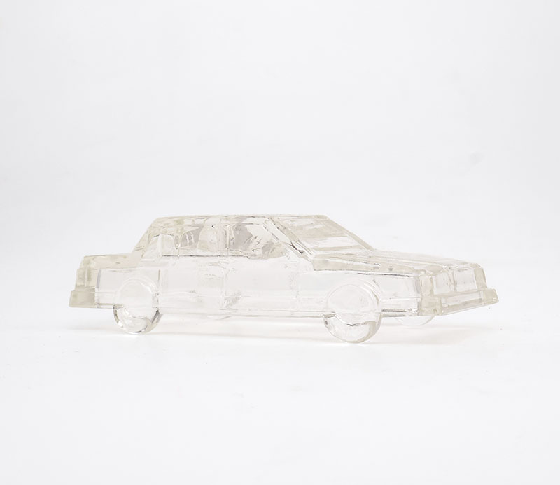 volvoglas1 Vintage glazen Volvo autovintage glazen auto, glazen Volvo, Volvo modelauto, vintage Volvo, geperst glas, glazen modelauto, vintage designobject, jaren 70, retro object, presse papier, glazen presse papier, vintage decoratie, Scandinavisch design